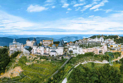 Ba Na Hills - Golden Bridge full day from Da Nang