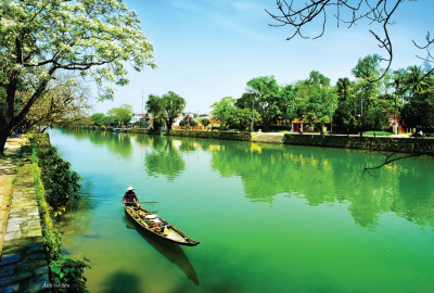 Motorbike Tour Hue - Hoi An along scenic coast and Hai Van Pass